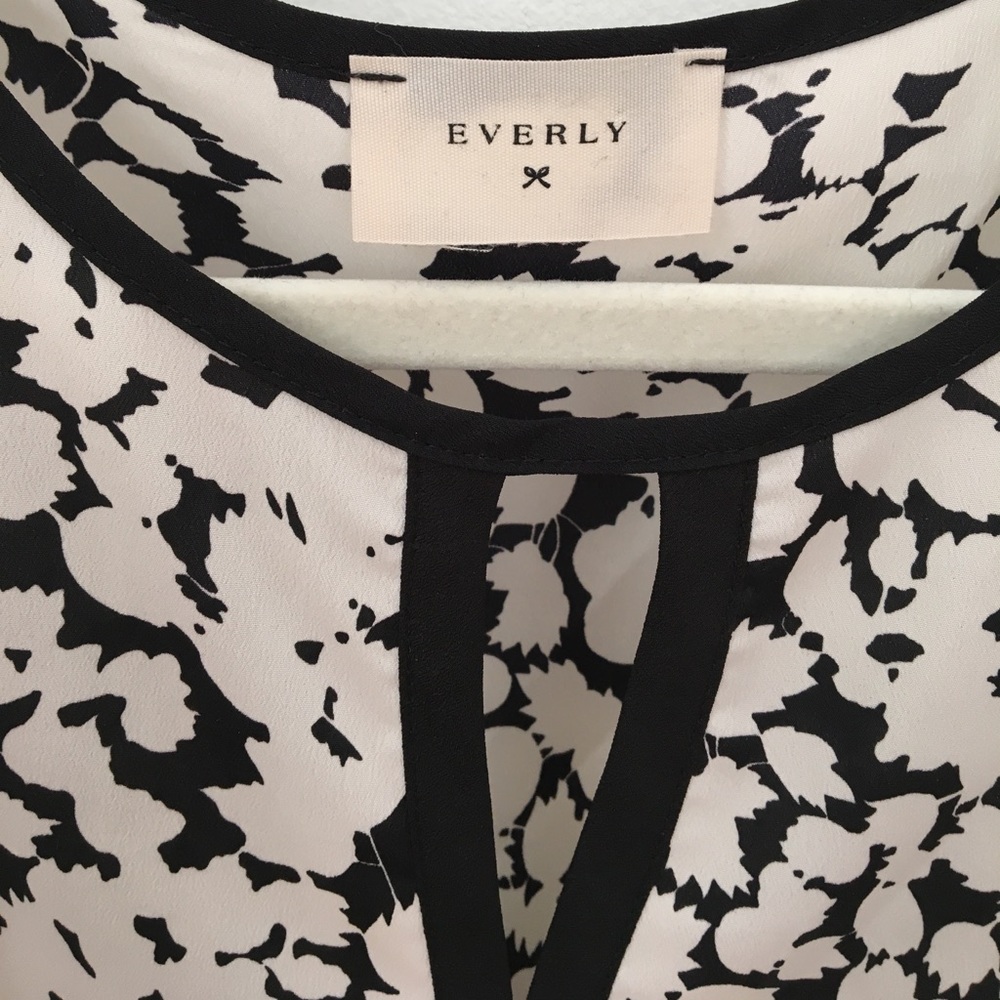 Everly Abstract Pattern Blouse, Small - Picture 7 of 10